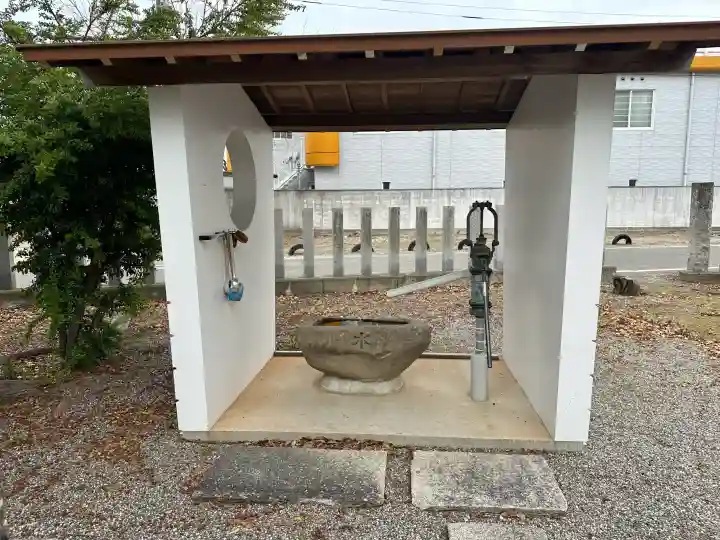 雨降神社の{uncategorized: "未分類", other: "その他", undefined: "問題あり", building: "その他建物", grave: "お墓", sacred_gate: "鳥居", guardian: "狛犬", statue: "像", buddha: "仏像", history: "歴史", nature: "自然", garden: "庭園", animal: "動物", pagoda: "塔", temizu: "手水舎", mountain_gate: "山門・神門", sanctuary: "本殿・本堂", subordinate: "末社・摂社", art: "芸術", scenery: "景色", jizo: "地蔵", ema: "絵馬", goshuin: "御朱印", omikuji: "おみくじ", items: "授与品その他", amulet: "お守り", goshuincho: "御朱印帳", eats: "食事", festival: "お祭り", votive_dance: "神楽", shichigosan: "七五三参", wedding: "結婚式", experience: "体験その他", initially: "初詣", around: "周辺", anti_infection: "感染症対策"}