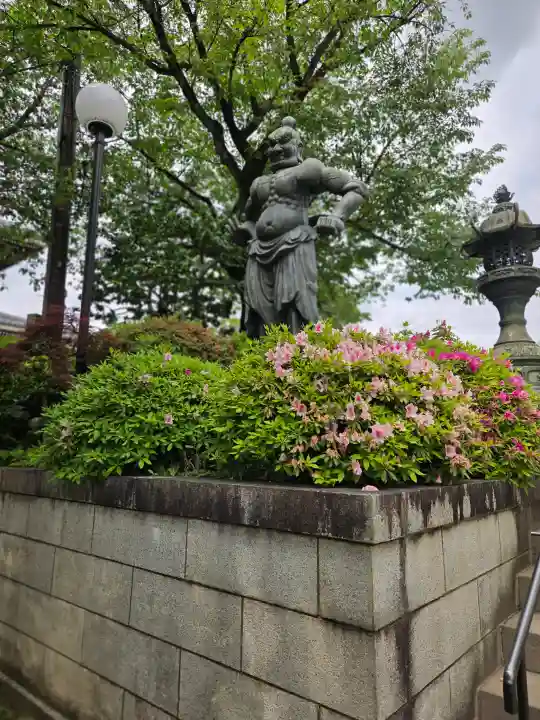 護国寺の{uncategorized: "未分類", other: "その他", undefined: "問題あり", building: "その他建物", grave: "お墓", sacred_gate: "鳥居", guardian: "狛犬", statue: "像", buddha: "仏像", history: "歴史", nature: "自然", garden: "庭園", animal: "動物", pagoda: "塔", temizu: "手水舎", mountain_gate: "山門・神門", sanctuary: "本殿・本堂", subordinate: "末社・摂社", art: "芸術", scenery: "景色", jizo: "地蔵", ema: "絵馬", goshuin: "御朱印", omikuji: "おみくじ", items: "授与品その他", amulet: "お守り", goshuincho: "御朱印帳", eats: "食事", festival: "お祭り", votive_dance: "神楽", shichigosan: "七五三参", wedding: "結婚式", experience: "体験その他", initially: "初詣", around: "周辺", anti_infection: "感染症対策"}