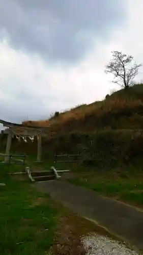 八幡神社の{uncategorized: "未分類", other: "その他", undefined: "問題あり", building: "その他建物", grave: "お墓", sacred_gate: "鳥居", guardian: "狛犬", statue: "像", buddha: "仏像", history: "歴史", nature: "自然", garden: "庭園", animal: "動物", pagoda: "塔", temizu: "手水舎", mountain_gate: "山門・神門", sanctuary: "本殿・本堂", subordinate: "末社・摂社", art: "芸術", scenery: "景色", jizo: "地蔵", ema: "絵馬", goshuin: "御朱印", omikuji: "おみくじ", items: "授与品その他", amulet: "お守り", goshuincho: "御朱印帳", eats: "食事", festival: "お祭り", votive_dance: "神楽", shichigosan: "七五三参", wedding: "結婚式", experience: "体験その他", initially: "初詣", around: "周辺", anti_infection: "感染症対策"}