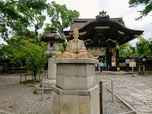 豊国神社の像