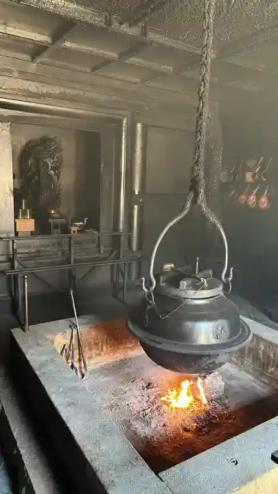 霊火堂の{uncategorized: "未分類", other: "その他", undefined: "問題あり", building: "その他建物", grave: "お墓", sacred_gate: "鳥居", guardian: "狛犬", statue: "像", buddha: "仏像", history: "歴史", nature: "自然", garden: "庭園", animal: "動物", pagoda: "塔", temizu: "手水舎", mountain_gate: "山門・神門", sanctuary: "本殿・本堂", subordinate: "末社・摂社", art: "芸術", scenery: "景色", jizo: "地蔵", ema: "絵馬", goshuin: "御朱印", omikuji: "おみくじ", items: "授与品その他", amulet: "お守り", goshuincho: "御朱印帳", eats: "食事", festival: "お祭り", votive_dance: "神楽", shichigosan: "七五三参", wedding: "結婚式", experience: "体験その他", initially: "初詣", around: "周辺", anti_infection: "感染症対策"}