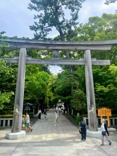 寒川神社の{uncategorized: "未分類", other: "その他", undefined: "問題あり", building: "その他建物", grave: "お墓", sacred_gate: "鳥居", guardian: "狛犬", statue: "像", buddha: "仏像", history: "歴史", nature: "自然", garden: "庭園", animal: "動物", pagoda: "塔", temizu: "手水舎", mountain_gate: "山門・神門", sanctuary: "本殿・本堂", subordinate: "末社・摂社", art: "芸術", scenery: "景色", jizo: "地蔵", ema: "絵馬", goshuin: "御朱印", omikuji: "おみくじ", items: "授与品その他", amulet: "お守り", goshuincho: "御朱印帳", eats: "食事", festival: "お祭り", votive_dance: "神楽", shichigosan: "七五三参", wedding: "結婚式", experience: "体験その他", initially: "初詣", around: "周辺", anti_infection: "感染症対策"}