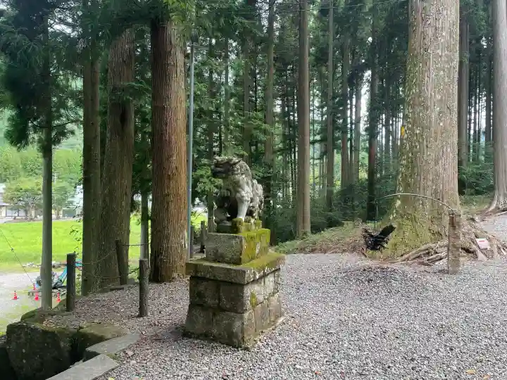 根道神社の{uncategorized: "未分類", other: "その他", undefined: "問題あり", building: "その他建物", grave: "お墓", sacred_gate: "鳥居", guardian: "狛犬", statue: "像", buddha: "仏像", history: "歴史", nature: "自然", garden: "庭園", animal: "動物", pagoda: "塔", temizu: "手水舎", mountain_gate: "山門・神門", sanctuary: "本殿・本堂", subordinate: "末社・摂社", art: "芸術", scenery: "景色", jizo: "地蔵", ema: "絵馬", goshuin: "御朱印", omikuji: "おみくじ", items: "授与品その他", amulet: "お守り", goshuincho: "御朱印帳", eats: "食事", festival: "お祭り", votive_dance: "神楽", shichigosan: "七五三参", wedding: "結婚式", experience: "体験その他", initially: "初詣", around: "周辺", anti_infection: "感染症対策"}
