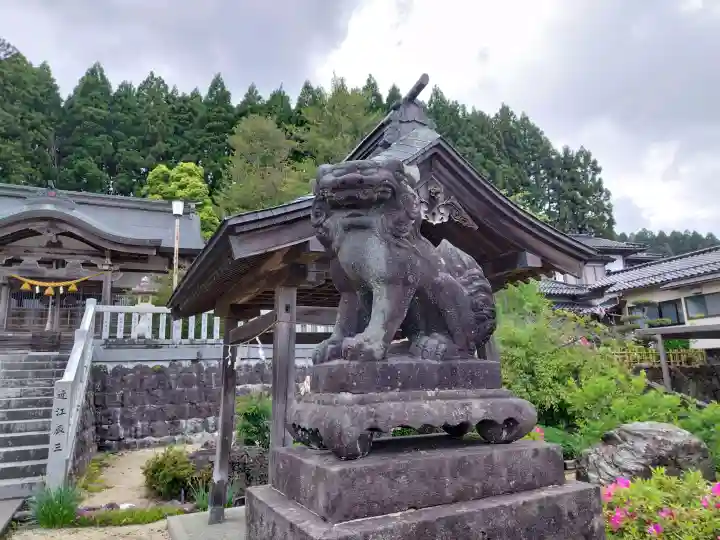 伊夜比咩神社の{uncategorized: "未分類", other: "その他", undefined: "問題あり", building: "その他建物", grave: "お墓", sacred_gate: "鳥居", guardian: "狛犬", statue: "像", buddha: "仏像", history: "歴史", nature: "自然", garden: "庭園", animal: "動物", pagoda: "塔", temizu: "手水舎", mountain_gate: "山門・神門", sanctuary: "本殿・本堂", subordinate: "末社・摂社", art: "芸術", scenery: "景色", jizo: "地蔵", ema: "絵馬", goshuin: "御朱印", omikuji: "おみくじ", items: "授与品その他", amulet: "お守り", goshuincho: "御朱印帳", eats: "食事", festival: "お祭り", votive_dance: "神楽", shichigosan: "七五三参", wedding: "結婚式", experience: "体験その他", initially: "初詣", around: "周辺", anti_infection: "感染症対策"}