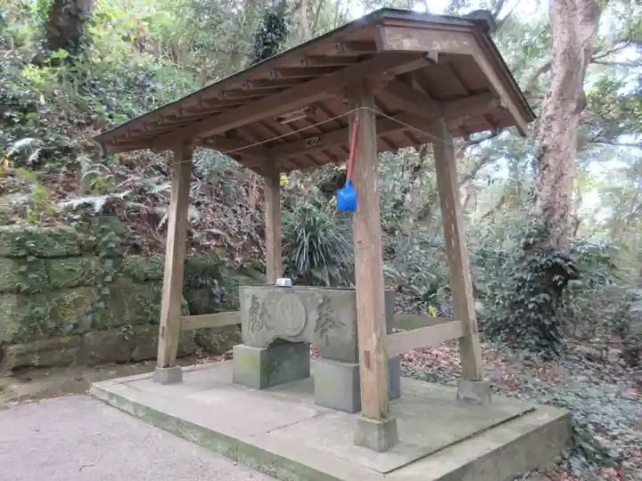 船越鉈切神社の手水舎