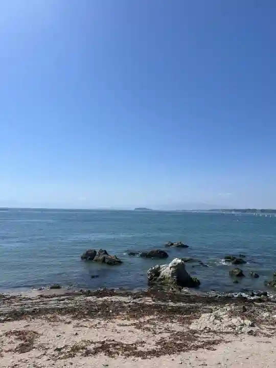 森戸大明神(森戸神社)の{uncategorized: "未分類", other: "その他", undefined: "問題あり", building: "その他建物", grave: "お墓", sacred_gate: "鳥居", guardian: "狛犬", statue: "像", buddha: "仏像", history: "歴史", nature: "自然", garden: "庭園", animal: "動物", pagoda: "塔", temizu: "手水舎", mountain_gate: "山門・神門", sanctuary: "本殿・本堂", subordinate: "末社・摂社", art: "芸術", scenery: "景色", jizo: "地蔵", ema: "絵馬", goshuin: "御朱印", omikuji: "おみくじ", items: "授与品その他", amulet: "お守り", goshuincho: "御朱印帳", eats: "食事", festival: "お祭り", votive_dance: "神楽", shichigosan: "七五三参", wedding: "結婚式", experience: "体験その他", initially: "初詣", around: "周辺", anti_infection: "感染症対策"}