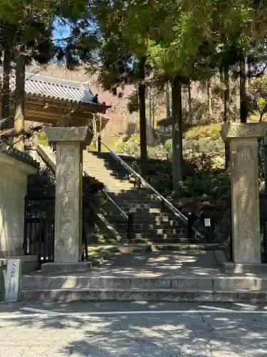 忉利天上寺の{uncategorized: "未分類", other: "その他", undefined: "問題あり", building: "その他建物", grave: "お墓", sacred_gate: "鳥居", guardian: "狛犬", statue: "像", buddha: "仏像", history: "歴史", nature: "自然", garden: "庭園", animal: "動物", pagoda: "塔", temizu: "手水舎", mountain_gate: "山門・神門", sanctuary: "本殿・本堂", subordinate: "末社・摂社", art: "芸術", scenery: "景色", jizo: "地蔵", ema: "絵馬", goshuin: "御朱印", omikuji: "おみくじ", items: "授与品その他", amulet: "お守り", goshuincho: "御朱印帳", eats: "食事", festival: "お祭り", votive_dance: "神楽", shichigosan: "七五三参", wedding: "結婚式", experience: "体験その他", initially: "初詣", around: "周辺", anti_infection: "感染症対策"}