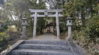 宇奈多理坐高御魂神社の{uncategorized: "未分類", other: "その他", undefined: "問題あり", building: "その他建物", grave: "お墓", sacred_gate: "鳥居", guardian: "狛犬", statue: "像", buddha: "仏像", history: "歴史", nature: "自然", garden: "庭園", animal: "動物", pagoda: "塔", temizu: "手水舎", mountain_gate: "山門・神門", sanctuary: "本殿・本堂", subordinate: "末社・摂社", art: "芸術", scenery: "景色", jizo: "地蔵", ema: "絵馬", goshuin: "御朱印", omikuji: "おみくじ", items: "授与品その他", amulet: "お守り", goshuincho: "御朱印帳", eats: "食事", festival: "お祭り", votive_dance: "神楽", shichigosan: "七五三参", wedding: "結婚式", experience: "体験その他", initially: "初詣", around: "周辺", anti_infection: "感染症対策"}