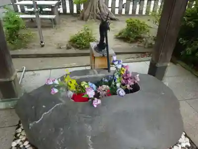 久里浜八幡神社の手水舎