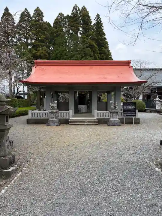 知覧町護国神社の{uncategorized: "未分類", other: "その他", undefined: "問題あり", building: "その他建物", grave: "お墓", sacred_gate: "鳥居", guardian: "狛犬", statue: "像", buddha: "仏像", history: "歴史", nature: "自然", garden: "庭園", animal: "動物", pagoda: "塔", temizu: "手水舎", mountain_gate: "山門・神門", sanctuary: "本殿・本堂", subordinate: "末社・摂社", art: "芸術", scenery: "景色", jizo: "地蔵", ema: "絵馬", goshuin: "御朱印", omikuji: "おみくじ", items: "授与品その他", amulet: "お守り", goshuincho: "御朱印帳", eats: "食事", festival: "お祭り", votive_dance: "神楽", shichigosan: "七五三参", wedding: "結婚式", experience: "体験その他", initially: "初詣", around: "周辺", anti_infection: "感染症対策"}