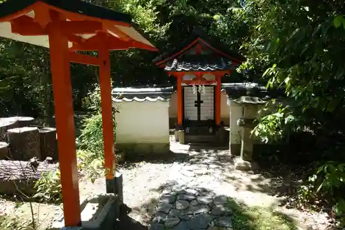 奈良豆比古神社の末社