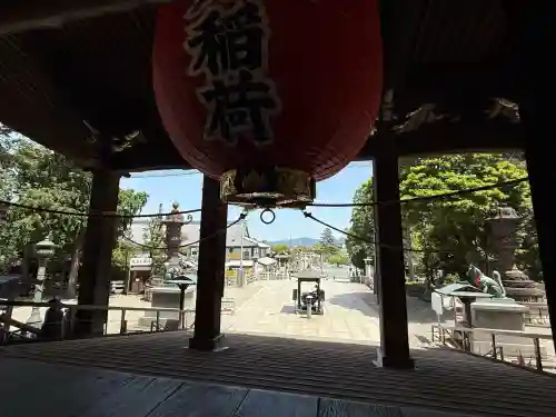 豊川閣　妙厳寺の山門・神門