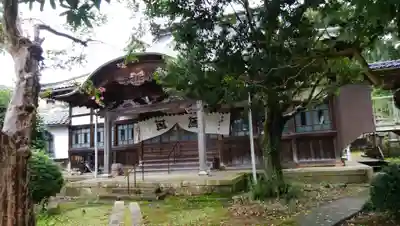 三宝寺の本殿・本堂