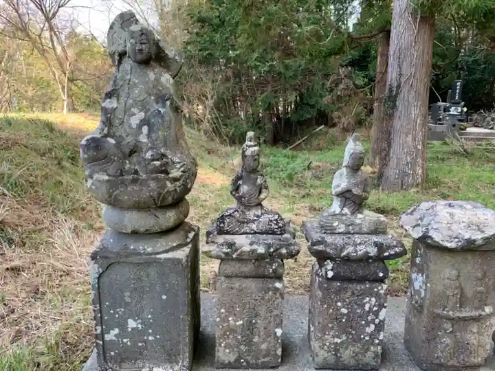 お堂(名称不明)の仏像