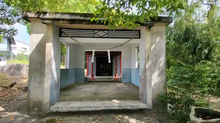 南方神社(諏訪神社)の{uncategorized: "未分類", other: "その他", undefined: "問題あり", building: "その他建物", grave: "お墓", sacred_gate: "鳥居", guardian: "狛犬", statue: "像", buddha: "仏像", history: "歴史", nature: "自然", garden: "庭園", animal: "動物", pagoda: "塔", temizu: "手水舎", mountain_gate: "山門・神門", sanctuary: "本殿・本堂", subordinate: "末社・摂社", art: "芸術", scenery: "景色", jizo: "地蔵", ema: "絵馬", goshuin: "御朱印", omikuji: "おみくじ", items: "授与品その他", amulet: "お守り", goshuincho: "御朱印帳", eats: "食事", festival: "お祭り", votive_dance: "神楽", shichigosan: "七五三参", wedding: "結婚式", experience: "体験その他", initially: "初詣", around: "周辺", anti_infection: "感染症対策"}