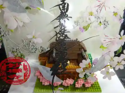 先日組み立てたナノブロックの清水寺を背景にして　パチッってみました＾＾