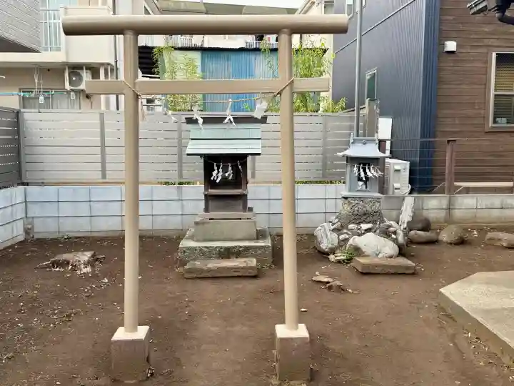 天祖神社の{uncategorized: "未分類", other: "その他", undefined: "問題あり", building: "その他建物", grave: "お墓", sacred_gate: "鳥居", guardian: "狛犬", statue: "像", buddha: "仏像", history: "歴史", nature: "自然", garden: "庭園", animal: "動物", pagoda: "塔", temizu: "手水舎", mountain_gate: "山門・神門", sanctuary: "本殿・本堂", subordinate: "末社・摂社", art: "芸術", scenery: "景色", jizo: "地蔵", ema: "絵馬", goshuin: "御朱印", omikuji: "おみくじ", items: "授与品その他", amulet: "お守り", goshuincho: "御朱印帳", eats: "食事", festival: "お祭り", votive_dance: "神楽", shichigosan: "七五三参", wedding: "結婚式", experience: "体験その他", initially: "初詣", around: "周辺", anti_infection: "感染症対策"}