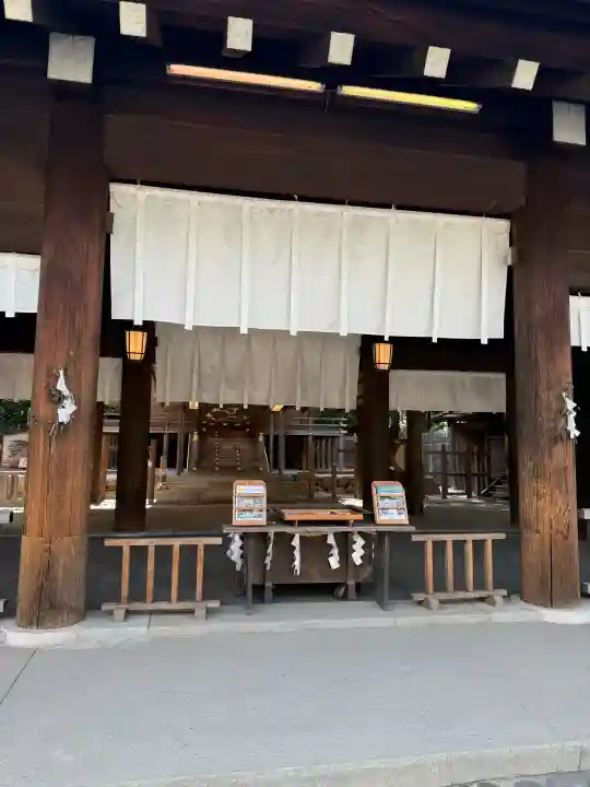 伊勢山皇大神宮の{uncategorized: "未分類", other: "その他", undefined: "問題あり", building: "その他建物", grave: "お墓", sacred_gate: "鳥居", guardian: "狛犬", statue: "像", buddha: "仏像", history: "歴史", nature: "自然", garden: "庭園", animal: "動物", pagoda: "塔", temizu: "手水舎", mountain_gate: "山門・神門", sanctuary: "本殿・本堂", subordinate: "末社・摂社", art: "芸術", scenery: "景色", jizo: "地蔵", ema: "絵馬", goshuin: "御朱印", omikuji: "おみくじ", items: "授与品その他", amulet: "お守り", goshuincho: "御朱印帳", eats: "食事", festival: "お祭り", votive_dance: "神楽", shichigosan: "七五三参", wedding: "結婚式", experience: "体験その他", initially: "初詣", around: "周辺", anti_infection: "感染症対策"}
