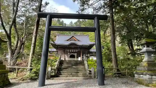 義經神社の鳥居