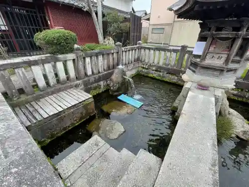 十王地蔵尊 (十王村の水)の{uncategorized: "未分類", other: "その他", undefined: "問題あり", building: "その他建物", grave: "お墓", sacred_gate: "鳥居", guardian: "狛犬", statue: "像", buddha: "仏像", history: "歴史", nature: "自然", garden: "庭園", animal: "動物", pagoda: "塔", temizu: "手水舎", mountain_gate: "山門・神門", sanctuary: "本殿・本堂", subordinate: "末社・摂社", art: "芸術", scenery: "景色", jizo: "地蔵", ema: "絵馬", goshuin: "御朱印", omikuji: "おみくじ", items: "授与品その他", amulet: "お守り", goshuincho: "御朱印帳", eats: "食事", festival: "お祭り", votive_dance: "神楽", shichigosan: "七五三参", wedding: "結婚式", experience: "体験その他", initially: "初詣", around: "周辺", anti_infection: "感染症対策"}