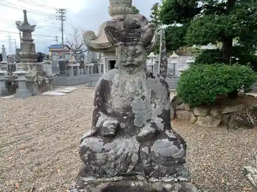 安養寺の像