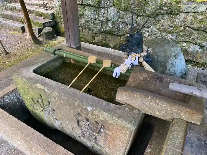 結神社の手水舎