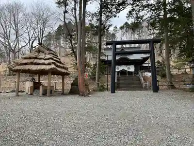 義經神社の鳥居