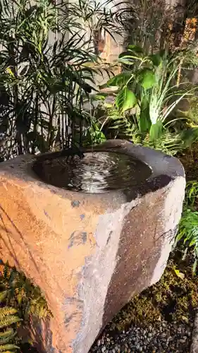 五十稲荷神社(栄寿稲荷神社)の手水舎