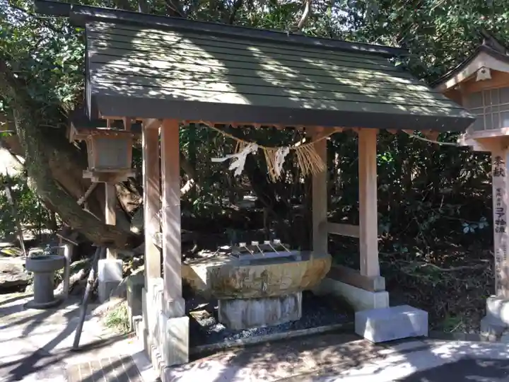 八大龍王水神の手水舎