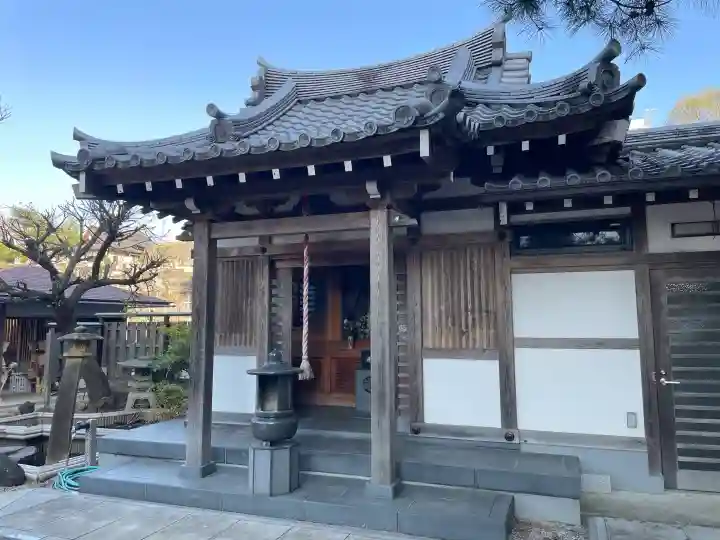 徳林寺の{uncategorized: "未分類", other: "その他", undefined: "問題あり", building: "その他建物", grave: "お墓", sacred_gate: "鳥居", guardian: "狛犬", statue: "像", buddha: "仏像", history: "歴史", nature: "自然", garden: "庭園", animal: "動物", pagoda: "塔", temizu: "手水舎", mountain_gate: "山門・神門", sanctuary: "本殿・本堂", subordinate: "末社・摂社", art: "芸術", scenery: "景色", jizo: "地蔵", ema: "絵馬", goshuin: "御朱印", omikuji: "おみくじ", items: "授与品その他", amulet: "お守り", goshuincho: "御朱印帳", eats: "食事", festival: "お祭り", votive_dance: "神楽", shichigosan: "七五三参", wedding: "結婚式", experience: "体験その他", initially: "初詣", around: "周辺", anti_infection: "感染症対策"}