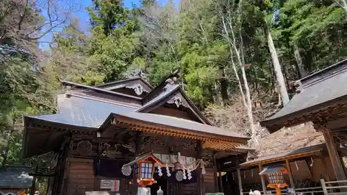 新倉富士浅間神社の本殿