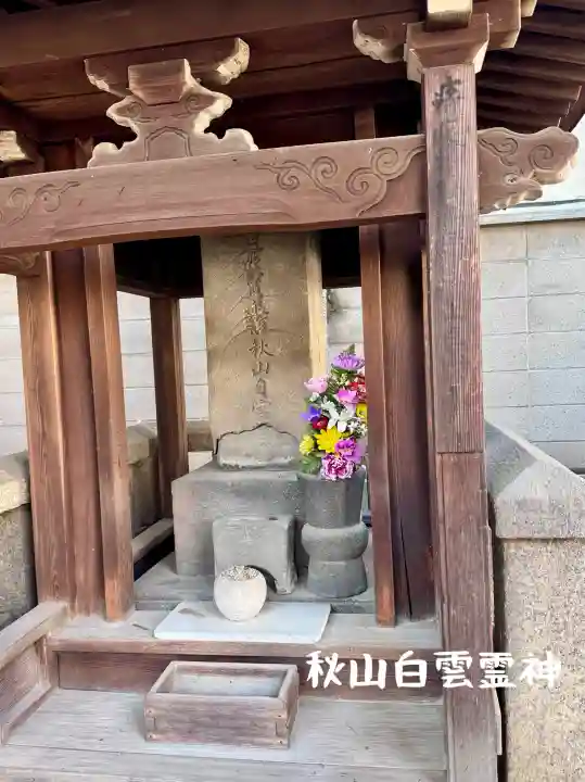 本教寺の{uncategorized: "未分類", other: "その他", undefined: "問題あり", building: "その他建物", grave: "お墓", sacred_gate: "鳥居", guardian: "狛犬", statue: "像", buddha: "仏像", history: "歴史", nature: "自然", garden: "庭園", animal: "動物", pagoda: "塔", temizu: "手水舎", mountain_gate: "山門・神門", sanctuary: "本殿・本堂", subordinate: "末社・摂社", art: "芸術", scenery: "景色", jizo: "地蔵", ema: "絵馬", goshuin: "御朱印", omikuji: "おみくじ", items: "授与品その他", amulet: "お守り", goshuincho: "御朱印帳", eats: "食事", festival: "お祭り", votive_dance: "神楽", shichigosan: "七五三参", wedding: "結婚式", experience: "体験その他", initially: "初詣", around: "周辺", anti_infection: "感染症対策"}