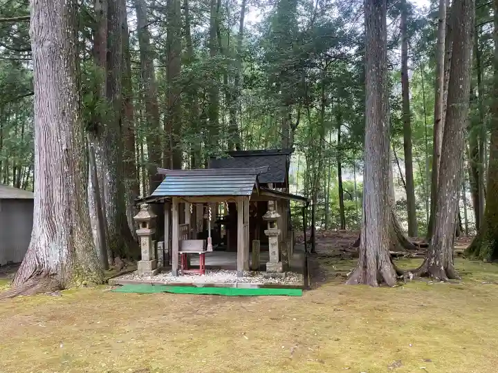 花知神社の{uncategorized: "未分類", other: "その他", undefined: "問題あり", building: "その他建物", grave: "お墓", sacred_gate: "鳥居", guardian: "狛犬", statue: "像", buddha: "仏像", history: "歴史", nature: "自然", garden: "庭園", animal: "動物", pagoda: "塔", temizu: "手水舎", mountain_gate: "山門・神門", sanctuary: "本殿・本堂", subordinate: "末社・摂社", art: "芸術", scenery: "景色", jizo: "地蔵", ema: "絵馬", goshuin: "御朱印", omikuji: "おみくじ", items: "授与品その他", amulet: "お守り", goshuincho: "御朱印帳", eats: "食事", festival: "お祭り", votive_dance: "神楽", shichigosan: "七五三参", wedding: "結婚式", experience: "体験その他", initially: "初詣", around: "周辺", anti_infection: "感染症対策"}