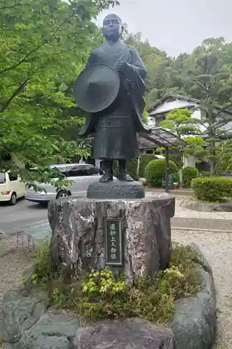 真教寺の像