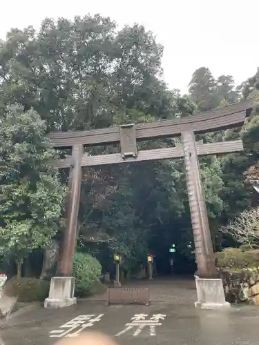 高千穂神社の{uncategorized: "未分類", other: "その他", undefined: "問題あり", building: "その他建物", grave: "お墓", sacred_gate: "鳥居", guardian: "狛犬", statue: "像", buddha: "仏像", history: "歴史", nature: "自然", garden: "庭園", animal: "動物", pagoda: "塔", temizu: "手水舎", mountain_gate: "山門・神門", sanctuary: "本殿・本堂", subordinate: "末社・摂社", art: "芸術", scenery: "景色", jizo: "地蔵", ema: "絵馬", goshuin: "御朱印", omikuji: "おみくじ", items: "授与品その他", amulet: "お守り", goshuincho: "御朱印帳", eats: "食事", festival: "お祭り", votive_dance: "神楽", shichigosan: "七五三参", wedding: "結婚式", experience: "体験その他", initially: "初詣", around: "周辺", anti_infection: "感染症対策"}