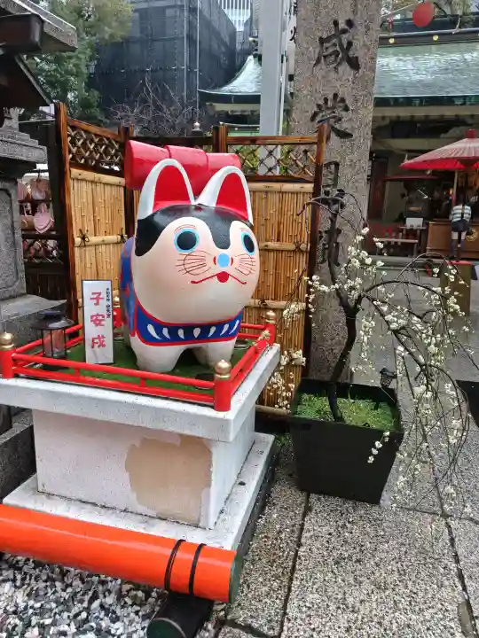 露天神社(お初天神)の{uncategorized: "未分類", other: "その他", undefined: "問題あり", building: "その他建物", grave: "お墓", sacred_gate: "鳥居", guardian: "狛犬", statue: "像", buddha: "仏像", history: "歴史", nature: "自然", garden: "庭園", animal: "動物", pagoda: "塔", temizu: "手水舎", mountain_gate: "山門・神門", sanctuary: "本殿・本堂", subordinate: "末社・摂社", art: "芸術", scenery: "景色", jizo: "地蔵", ema: "絵馬", goshuin: "御朱印", omikuji: "おみくじ", items: "授与品その他", amulet: "お守り", goshuincho: "御朱印帳", eats: "食事", festival: "お祭り", votive_dance: "神楽", shichigosan: "七五三参", wedding: "結婚式", experience: "体験その他", initially: "初詣", around: "周辺", anti_infection: "感染症対策"}