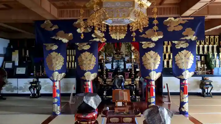 西興寺の本殿・本堂