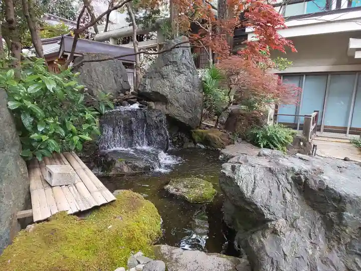 子安神社の庭園