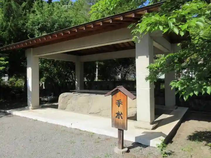 山梨縣護國神社の手水舎