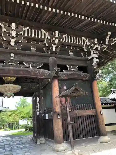 清凉寺の山門