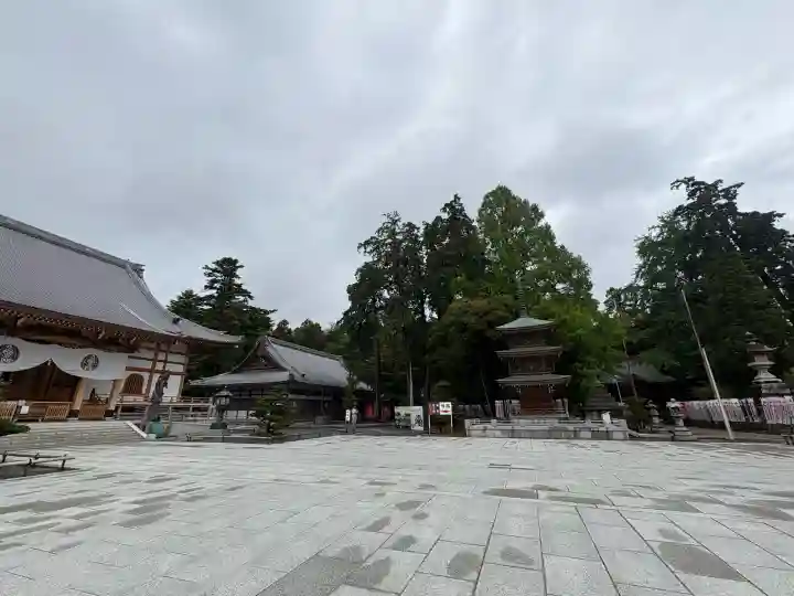豊川閣 妙厳寺の{uncategorized: "未分類", other: "その他", undefined: "問題あり", building: "その他建物", grave: "お墓", sacred_gate: "鳥居", guardian: "狛犬", statue: "像", buddha: "仏像", history: "歴史", nature: "自然", garden: "庭園", animal: "動物", pagoda: "塔", temizu: "手水舎", mountain_gate: "山門・神門", sanctuary: "本殿・本堂", subordinate: "末社・摂社", art: "芸術", scenery: "景色", jizo: "地蔵", ema: "絵馬", goshuin: "御朱印", omikuji: "おみくじ", items: "授与品その他", amulet: "お守り", goshuincho: "御朱印帳", eats: "食事", festival: "お祭り", votive_dance: "神楽", shichigosan: "七五三参", wedding: "結婚式", experience: "体験その他", initially: "初詣", around: "周辺", anti_infection: "感染症対策"}