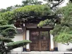 禪定院の山門