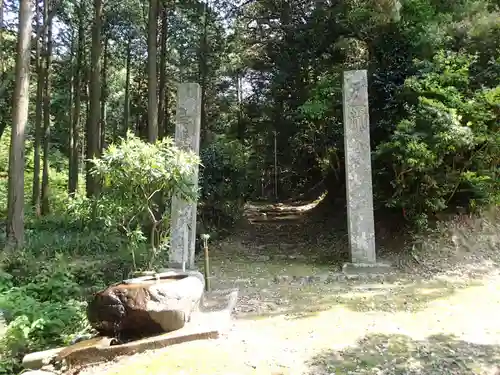 志加奴神社の建物その他