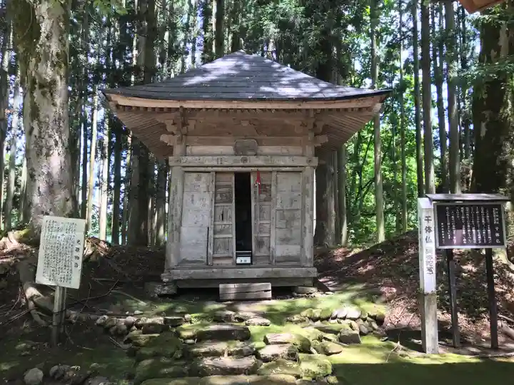 月蔵院(山形県)