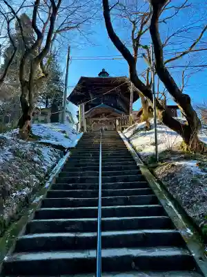 円通三匝堂（さざえ堂）の{uncategorized: "未分類", other: "その他", undefined: "問題あり", building: "その他建物", grave: "お墓", sacred_gate: "鳥居", guardian: "狛犬", statue: "像", buddha: "仏像", history: "歴史", nature: "自然", garden: "庭園", animal: "動物", pagoda: "塔", temizu: "手水舎", mountain_gate: "山門・神門", sanctuary: "本殿・本堂", subordinate: "末社・摂社", art: "芸術", scenery: "景色", jizo: "地蔵", ema: "絵馬", goshuin: "御朱印", omikuji: "おみくじ", items: "授与品その他", amulet: "お守り", goshuincho: "御朱印帳", eats: "食事", festival: "お祭り", votive_dance: "神楽", shichigosan: "七五三参", wedding: "結婚式", experience: "体験その他", initially: "初詣", around: "周辺", anti_infection: "感染症対策"}