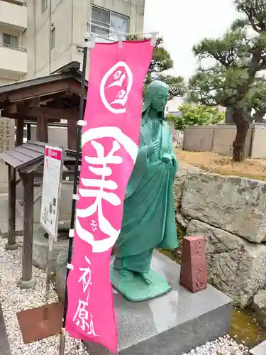 三姉妹神社の像