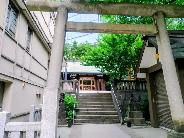 六本木天祖神社の{uncategorized: "未分類", other: "その他", undefined: "問題あり", building: "その他建物", grave: "お墓", sacred_gate: "鳥居", guardian: "狛犬", statue: "像", buddha: "仏像", history: "歴史", nature: "自然", garden: "庭園", animal: "動物", pagoda: "塔", temizu: "手水舎", mountain_gate: "山門・神門", sanctuary: "本殿・本堂", subordinate: "末社・摂社", art: "芸術", scenery: "景色", jizo: "地蔵", ema: "絵馬", goshuin: "御朱印", omikuji: "おみくじ", items: "授与品その他", amulet: "お守り", goshuincho: "御朱印帳", eats: "食事", festival: "お祭り", votive_dance: "神楽", shichigosan: "七五三参", wedding: "結婚式", experience: "体験その他", initially: "初詣", around: "周辺", anti_infection: "感染症対策"}