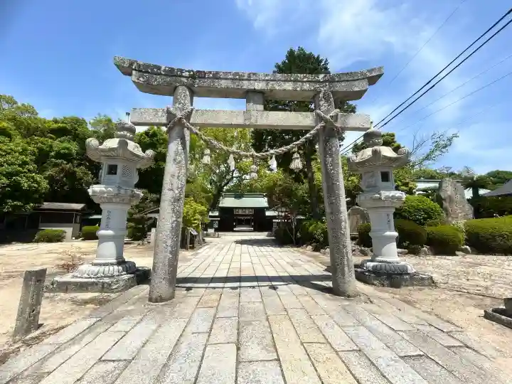 玉祖神社の{uncategorized: "未分類", other: "その他", undefined: "問題あり", building: "その他建物", grave: "お墓", sacred_gate: "鳥居", guardian: "狛犬", statue: "像", buddha: "仏像", history: "歴史", nature: "自然", garden: "庭園", animal: "動物", pagoda: "塔", temizu: "手水舎", mountain_gate: "山門・神門", sanctuary: "本殿・本堂", subordinate: "末社・摂社", art: "芸術", scenery: "景色", jizo: "地蔵", ema: "絵馬", goshuin: "御朱印", omikuji: "おみくじ", items: "授与品その他", amulet: "お守り", goshuincho: "御朱印帳", eats: "食事", festival: "お祭り", votive_dance: "神楽", shichigosan: "七五三参", wedding: "結婚式", experience: "体験その他", initially: "初詣", around: "周辺", anti_infection: "感染症対策"}