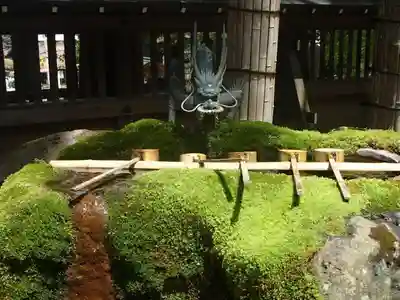 諏訪大社の手水舎