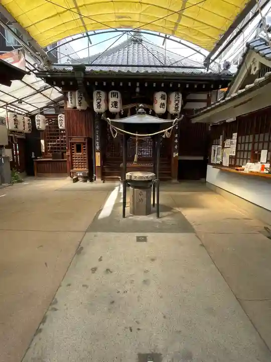 浪速寺の本殿・本堂